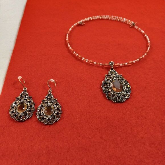 Monet Wired Necklace Teardrop Pendant and Earrings - Picture 1 of 9